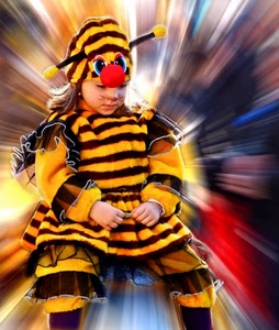 giallo, ape, carnevale, maschera, bambina, costume, bimba, mani, naso, righe