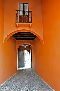 balcone, arancio, vicolo, porta, lampione, archi, arco, portone, muri, strada, portico