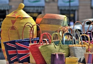borse, colori, paglia, cesti, manici, rosso, giallo, blu, verde, coperchio, mercato, cesto, esposizione