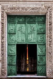verde, porta, portale, portone, tenda, teschi, scheletri, figure, luce, bassorilievo