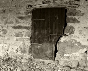 porta, legno, vecchia, pietra, chiavistello, muro, bianconero, sassi, catenaccio, trave