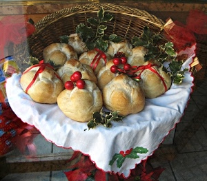 rosso, pane, bianco, cestino, cesto, verde, agrifoglio, foglie, rosette, nastri, panini, bacche, tovaglietta, ricamo, tovagliolo, ciliege, cibo, pungitopo