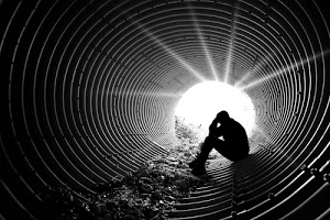uomo, controluce, bianconero, tunnel, raggi, luce, persona, tubo, cerchi, silhouette, nero, disperazione