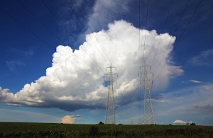 tralicci, cielo, nuvola, azzurro, nuvole, fili, bianco, prato, verde, elettricità, blu, erba, orizzonte, panorama, due, cavi