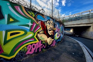 murales, strada, automobili, muro, ponte, nuvole, cielo, graffiti, rete, colori, azzurro, graffito