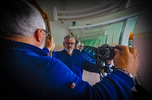 selfie, specchio, occhiali, autoritratto, uomo, barba, riflesso, blu, capelli, persona, mano, fotocamera, autoscatto, specchi, brizzolato, maglione, macchina, camera, azzurro, fotografica