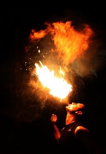 fuoco, mangiafuoco, fiamme, arancio, notte, rosso, mano, spruzzo, luce, fiamma, buio, artista