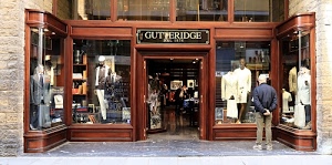 negozio, vetrine, abiti, manichini, insegna, vetrina, persona, legno, abbigliamento, uomo, vestiti, porta, riflessi, vetro, passante, ingresso, marrone, entrata, moda, esposizione