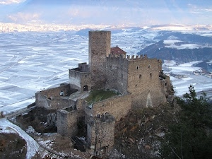 castello, torre, merli, panorama, neve, alberi, ponte, finestre, mura, cielo, inverno, torri, antico, bianco, pianura, rocca, nuvole, valle