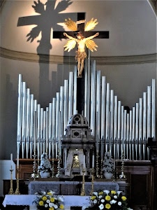 organo, fiori, altare, canne, candelabri, crocifisso, chiesa, tabernacolo, ombra, candele, tovaglia, croce, cristo, ombre, bianco, giallo