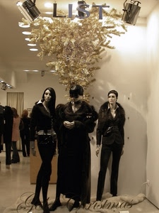 manichini, vetrina, persone, nero, vestiti, bianco, moda, abiti, luci, abbigliamento, oro, fari, addobbi, tre, clienti, natale, albero, riflettori, negozio
