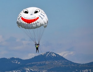 paracadute, cielo, bianco, sorriso, sport, occhi, montagna, montagne, volo, paracadutista, volare, rosso