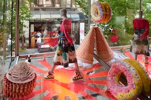 manichino, vetrina, cono, colori, gonna, specchio, manichini, vetro, alberi, vetrine, negozio, rosso, verde, vestiti, ciambella, dolci, ciambelle, multicolore