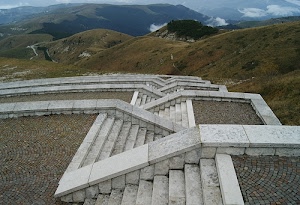 montagne, nuvole, scale, scalini, gradini, marmo, pietre, scalinate, montagna, geometrie, scalinata, scala, geometria, verde, colline, geometrico, bosco, panorama