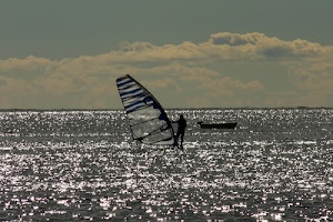 mare, vela, barca, nuvole, acqua, cielo, orizzonte, windsurf, luccichio, onde, surf, riflessi, grigio, surfista, controluce, velista, silhouette