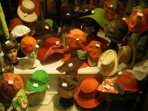 cappelli, vetrina, verde, prezzi, negozio, arancione, colori, cartellini, esposizione