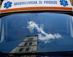 campanile, riflesso, ambulanza, vetro, parabrezza, nuvole, torre, riflessi, volante, cielo, firenze, giotto, bianco, specchiato, nuvola, soccorso, scritta, finestre