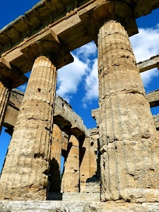 colonne, nuvole, cielo, azzurro, tempio, bianco, capitelli, pietra, ruderi, rudere, capitello, colonna, fusto