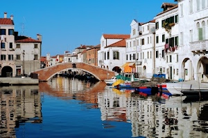 ponte, acqua, riflessi, canale, case, barche, finestre, archi, azzurro, cielo, tetti, palazzi, fiume, arco, imbarcazioni, balconi
