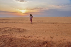 deserto, sole, sabbia, donna, tramonto, nuvole, camminare, cielo, orme, persona, dune, giallo, alba, orizzonte, cammina, capelli, arancione, lunghi, solitudine