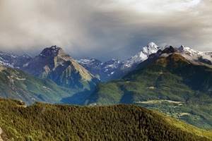 montagne, nuvole, neve, alberi, cielo, boschi, cime, panorama, verde, paesaggio, roccia, monti, bosco