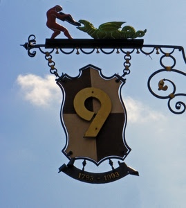 insegna, drago, nove, numero, uomo, ferro, numeri, scarpa, spirali, cielo