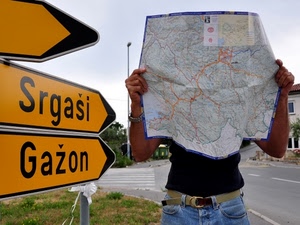cartina, mappa, indicazioni, giallo, cartelli, mani, stradale, carta, segnaletica, cintura, frecce, strada