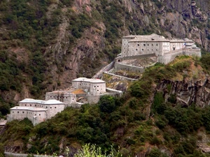 castello, forte, verde, roccia, fortezza, montagne, mura, aosta, montagna, rocce, alberi, bianco, bard