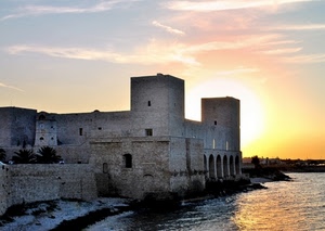 castello, mare, torri, tramonto, acqua, sole, cielo, finestre, mura, alba, spiaggia, archi, nuvole, giallo, fortezza, riva, palme, riflesso