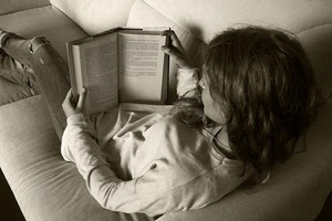 libro, divano, donna, leggere, bianconero, lettura, capelli, pagine