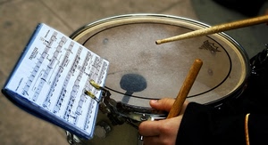 bacchette, spartito, tamburo, musica, mano, note, leggio
