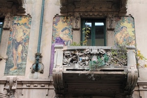 balcone, liberty, finestra, dipinti, affreschi, piante, palazzo, grondaia