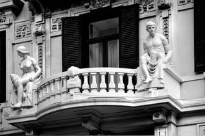 balcone, statue, finestra, balaustra, persiane, bianconero, donna, uomo, parapetto, due