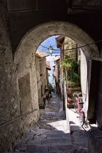 vicolo, arco, bicicletta, case, scale, lampione, gradini, vasi