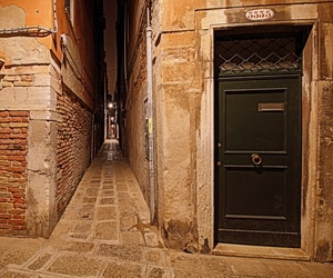 porta, vicolo, mattoni, batacchio, numeri, numero, civico, stretto, portone, notturno