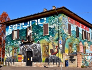 finestre, cancello, murales, albero, casa, disegni, palazzo, cielo, porta, orso, centro, portone, balcone, colori, bruno