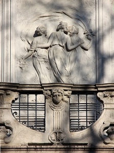 balcone, liberty, tre, bassorilievo, donne, bassorilievi, statue, sculture, grazie