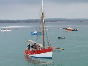 mare, barche, acqua, persone, barca, pescatori, albero, pennone, rosso, cielo