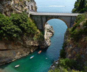 barche, ponte, mare, rocce, verde, arco, alberi, acqua, strada, azzurro, piante, scogliera, roccia, montagne