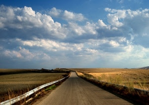 strada, nuvole, cielo, campagna, campi, erba, prospettiva, panorama, verde, bianco, guardrail, azzurro, sentiero