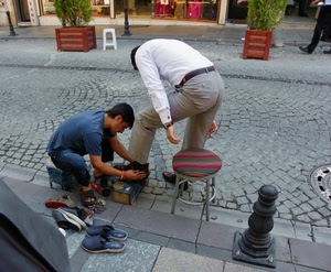 sgabello, strada, scarpe, due, uomini, ciabatte, vasi, piante, lustrascarpe, persone, lavoro