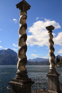 colonne, lago, montagne, nuvole, cielo, due, acqua, mare, spirali, ringhiera