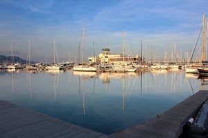 porto, barche, alberi, acqua, riflessi, mare, riflesso, cielo, banchina, azzurro, finestre, montagne