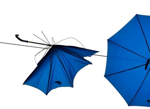 blu, ombrelli, manico, rotto, bianco, filo, due, aperto, appesi, tessuto, nero, azzurro, stecche