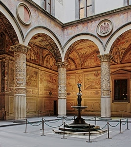 colonne, fontana, archi, finestre, portico, affreschi, statua, stemma, recinto, statuetta, recinzione, chiostro