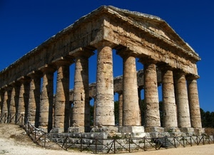 colonne, tempio, rudere, rovine, cielo, frontone, timpano, ringhiera, blu