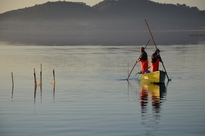 barca, acqua, due, lago, pescatori, riflesso, remi, pesca, mare, canne, uomini, montagne, arancione, rosso
