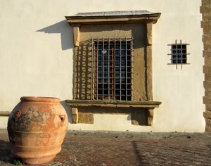 finestra, vaso, inferriata, finestre, grata, muro, anfora, otre, inferriate, orcio, grate, palazzo