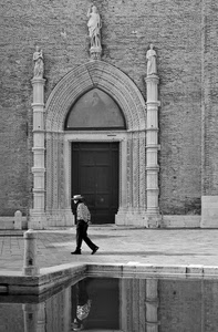 riflesso, statue, gondoliere, chiesa, portale, bianconero, acqua, canale, portone, porta, venezia, colonne