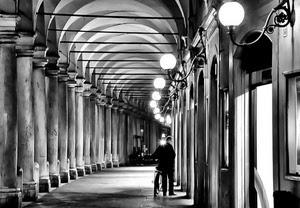 bianconero, colonne, lampioni, bicicletta, portici, portico, luci